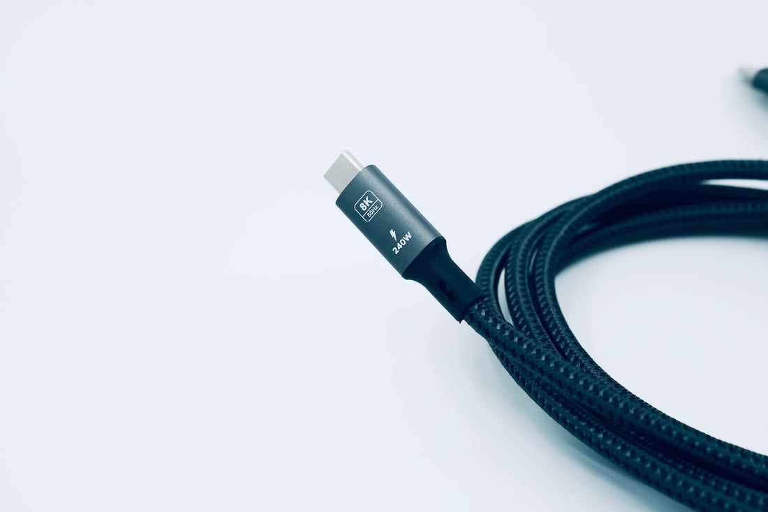 Co to jest port thunderbolt? Jaka jest różnica w porównaniu z usb c?