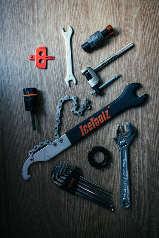 A bunch of tools that are laying on a table